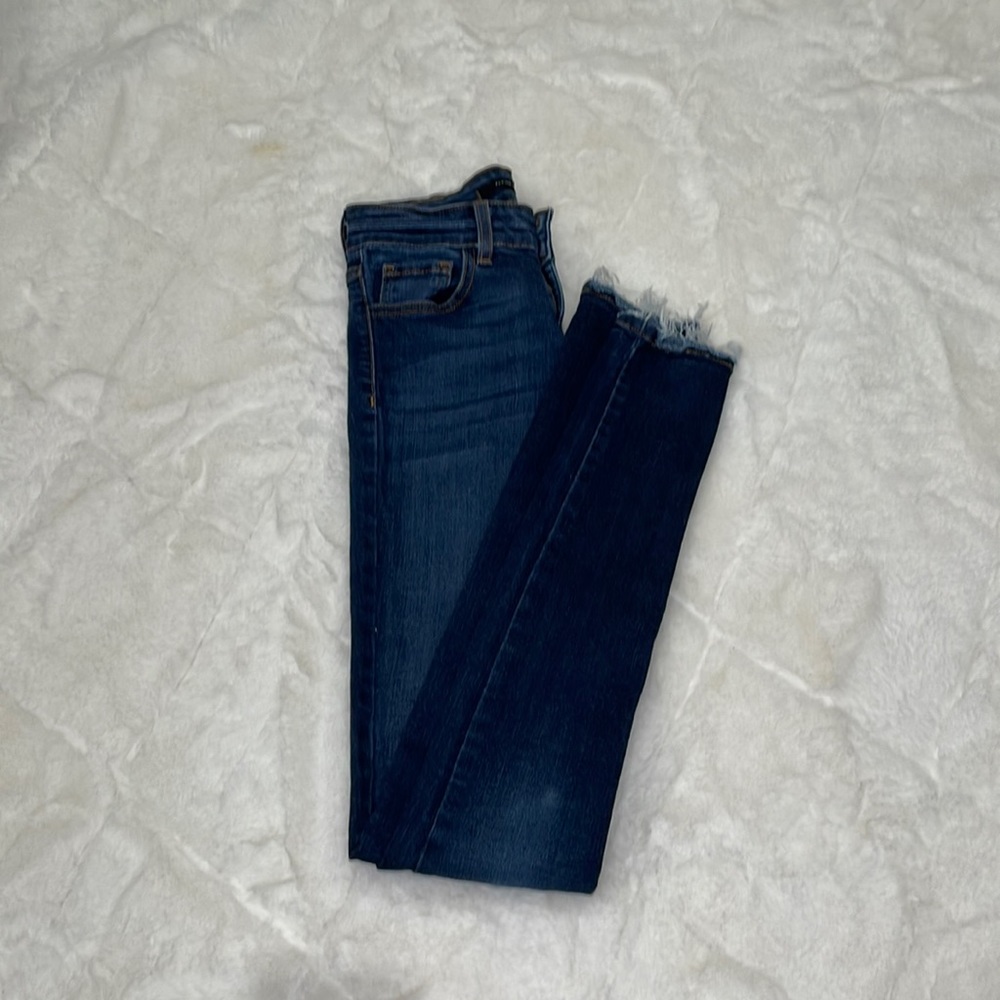 Skinny Jeans With Fringed Ankle